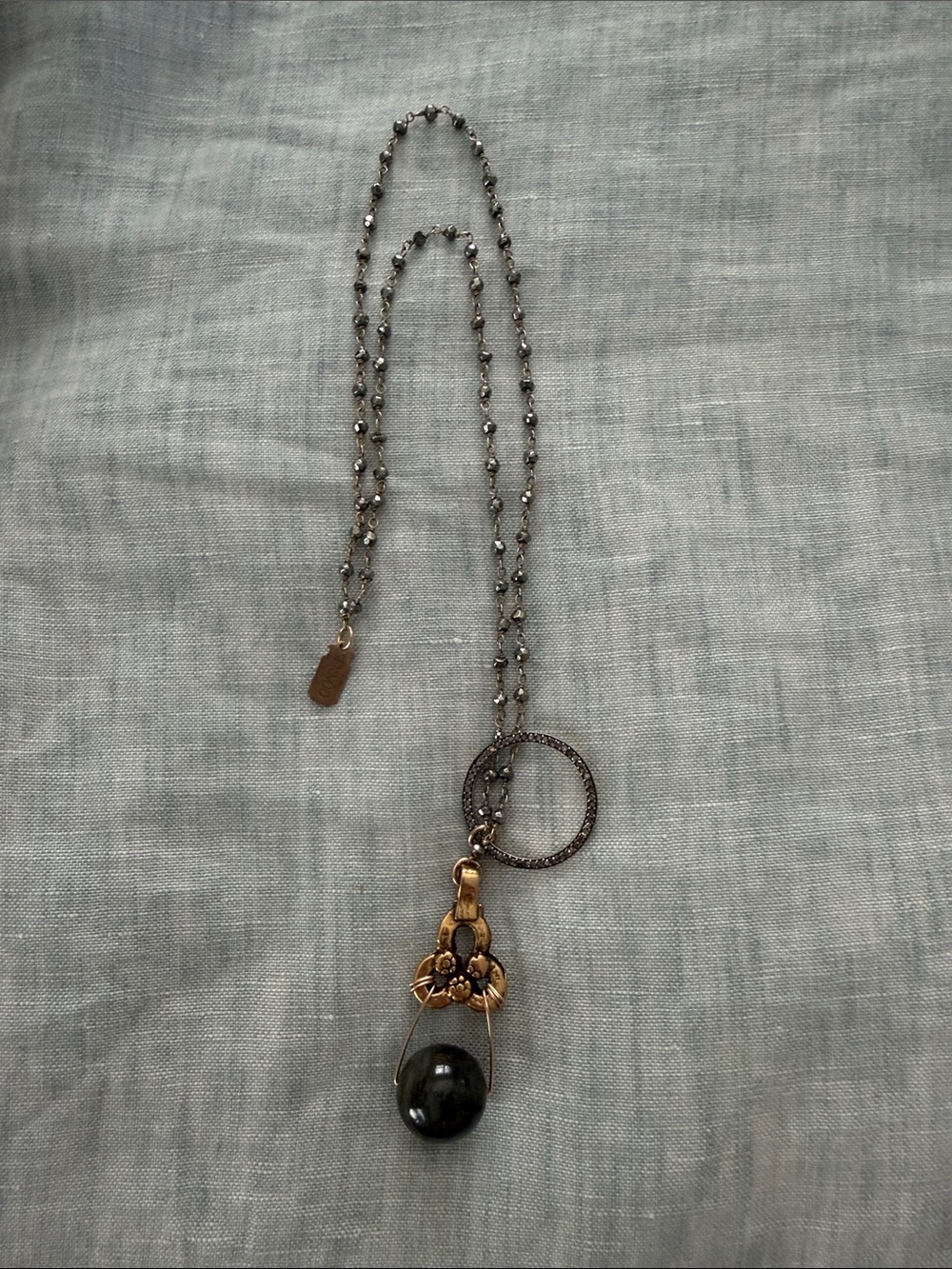 Sennod Gold and Black Pendant Necklace